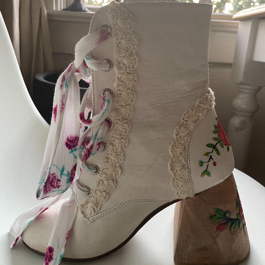Fillyboo White Floral Lace-Up Ankle Boots With Painted Block Heel